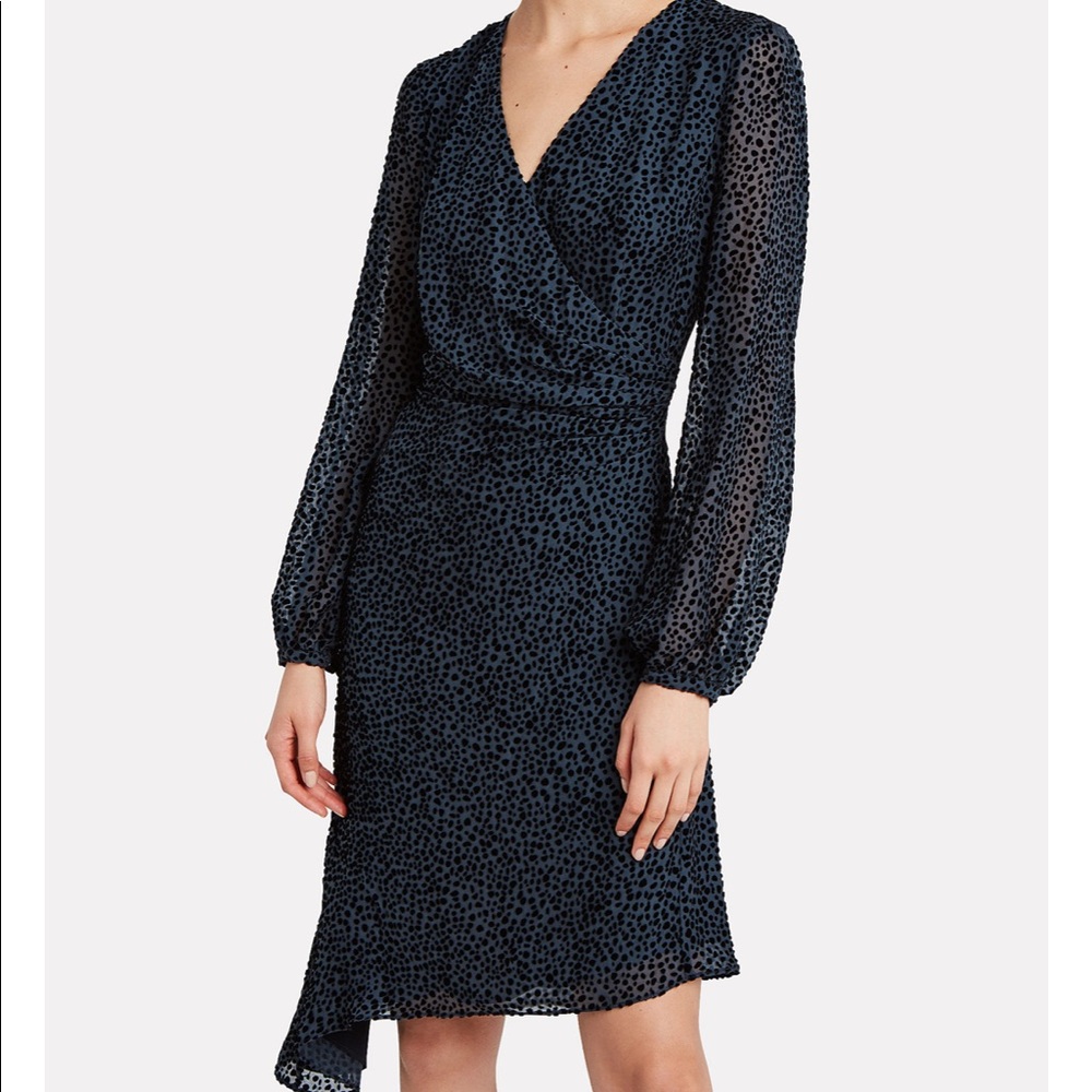 INTERMIX Joslyn Burnout Velvet Long
Sleeve Ruched A-Line Midi Dress Black Size 4